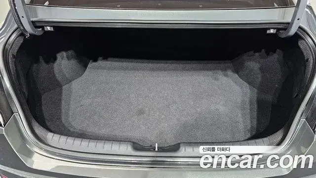 Hyundai The New Avante Hybrid 2022 — Photo 8/32