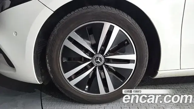 Mercedes-Benz A-Class 2021 — Фото 5/20