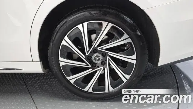 Mercedes-Benz E-Class 2024 — ფოტო 4/16