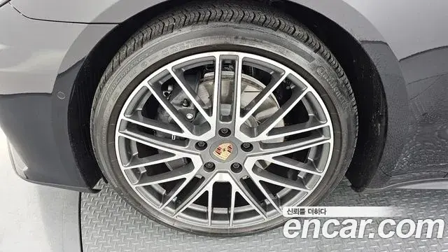 Porsche Panamera 2025 — Şəkil 10/30
