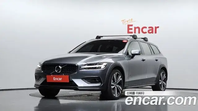Volvo V60 Cross Country 2019 — ფოტო 2/35