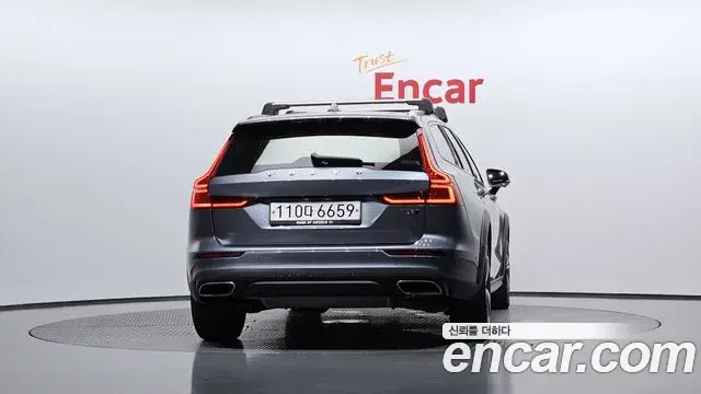 Volvo V60 Cross Country 2019 — ფოტო 28/35