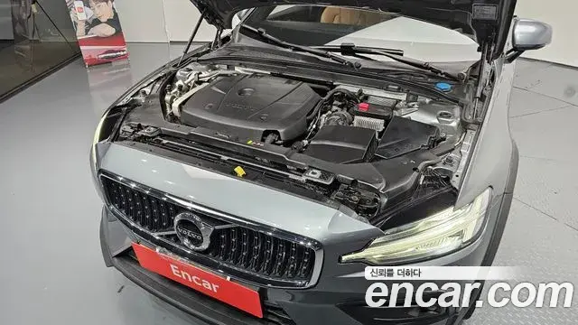 Volvo V60 Cross Country 2019 — ფოტო 24/35