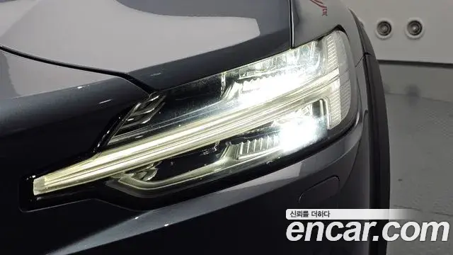 Volvo V60 Cross Country 2019 — ფოტო 9/35