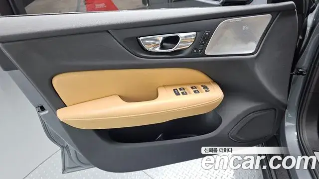 Volvo V60 Cross Country 2019 — ფოტო 17/35