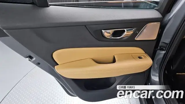 Volvo V60 Cross Country 2019 — ფოტო 11/35