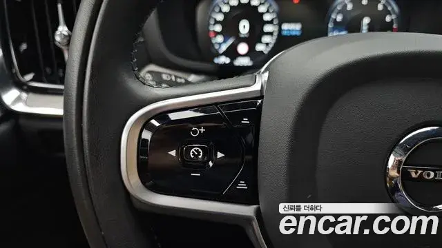 Volvo V60 Cross Country 2019 — ფოტო 13/35