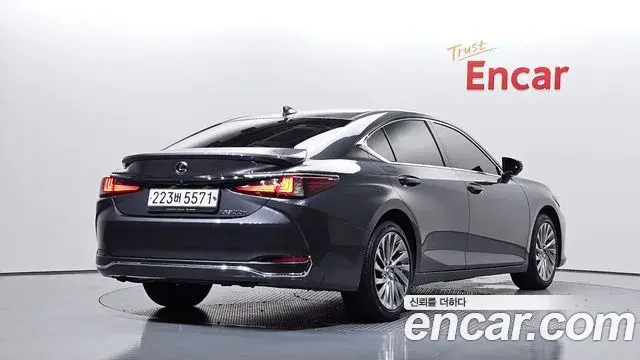 Lexus ES300h 2023 — Şəkil 4/20