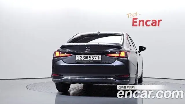 Lexus ES300h 2023 — Şəkil 13/20