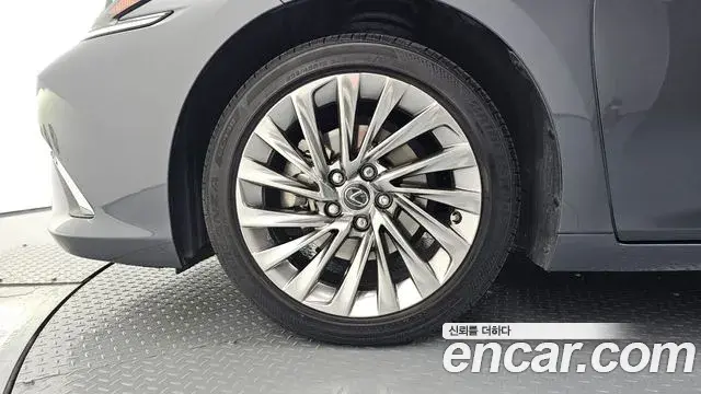 Lexus ES300h 2023 — Şəkil 10/20
