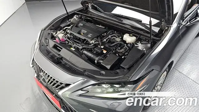 Lexus ES300h 2023 — Şəkil 15/20
