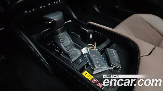 Lexus ES300h 2023 — Şəkil 18/20