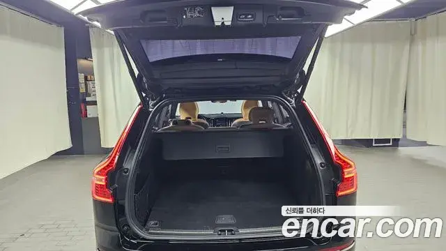 Volvo XC60 2019 — Şəkil 24/35
