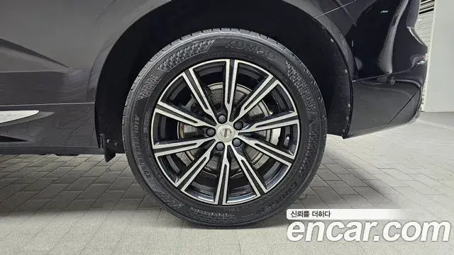 Volvo XC60 2019 — Şəkil 18/35
