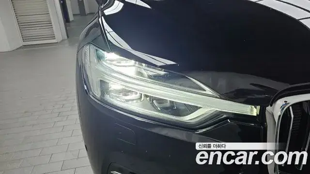 Volvo XC60 2019 — Şəkil 9/35