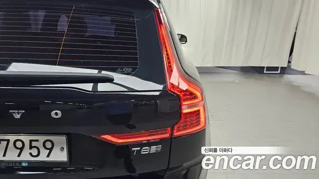 Volvo XC60 2019 — Şəkil 15/35
