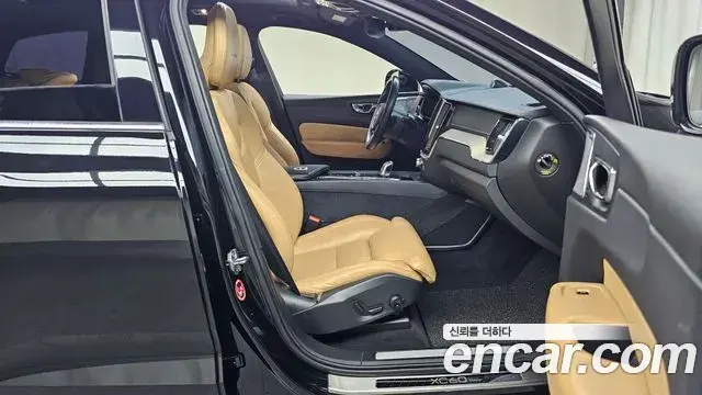 Volvo XC60 2019 — Şəkil 21/35