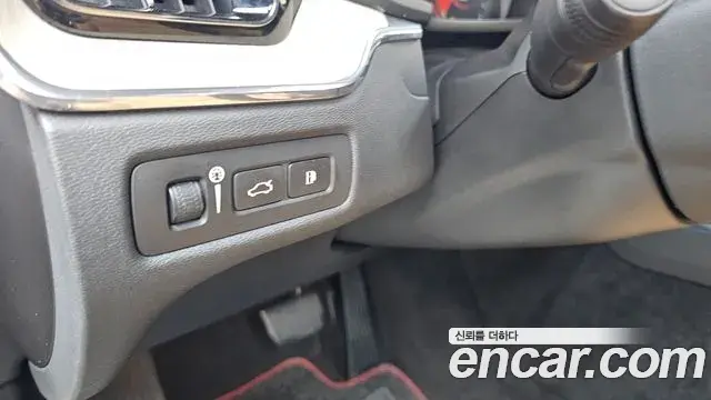 Volvo XC60 2019 — Şəkil 27/35