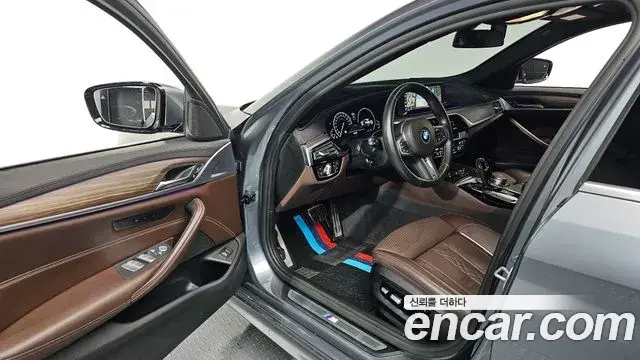 BMW 5 Series 2019 — Фото 10/20