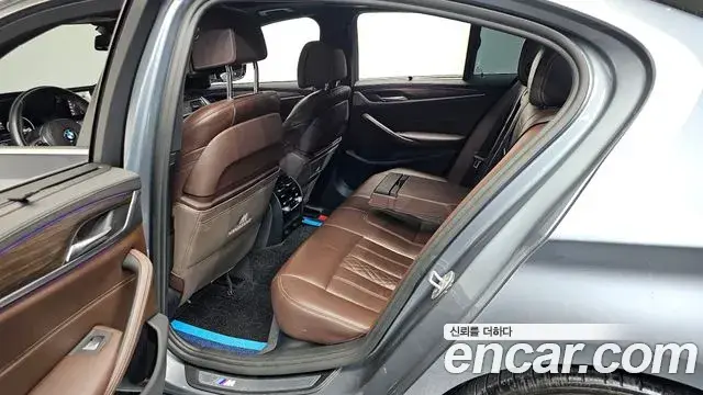 BMW 5 Series 2019 — Фото 11/20