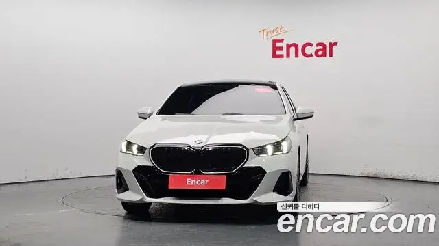 BMW 5 Series 2025 — ფოტო 31/34