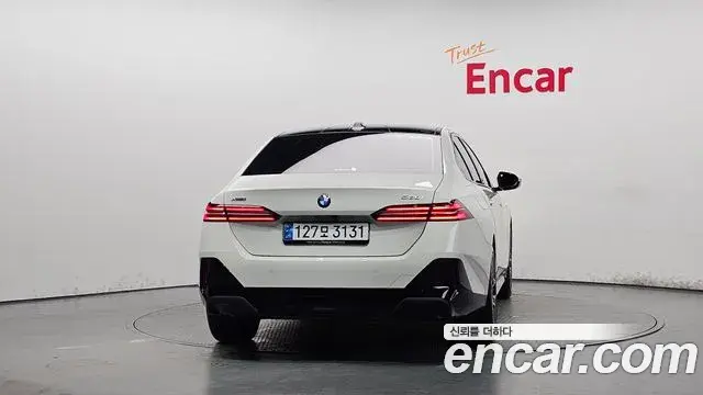 BMW 5 Series 2025 — ფოტო 29/34