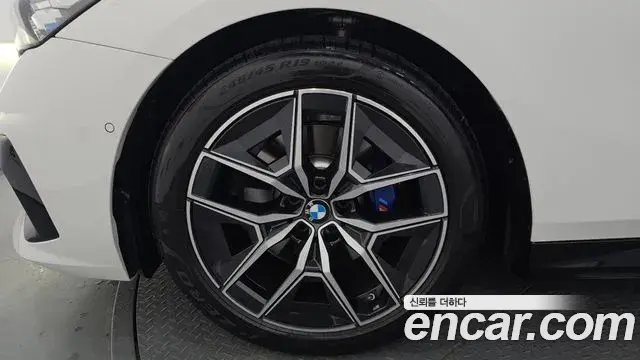 BMW 5 Series 2025 — ფოტო 26/34