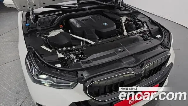 BMW 5 Series 2025 — ფოტო 27/34