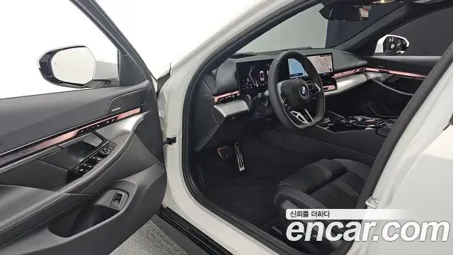 BMW 5 Series 2025 — ფოტო 7/34