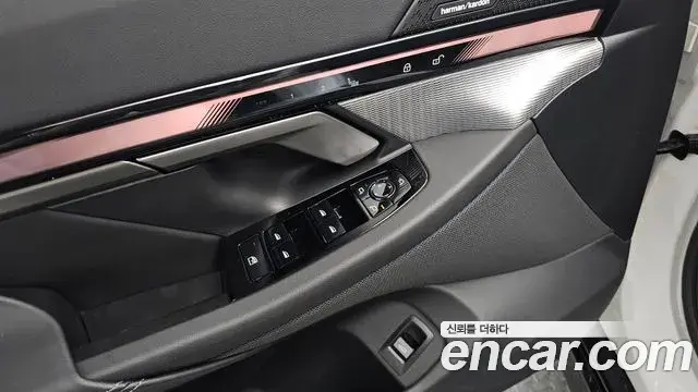 BMW 5 Series 2025 — ფოტო 30/34