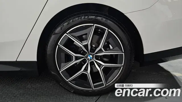 BMW 5 Series 2025 — ფოტო 24/34