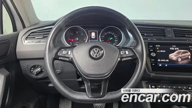 Volkswagen Tiguan 2018 — Фото 13/20