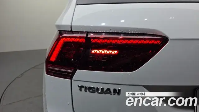 Volkswagen Tiguan 2018 — Photo 23/32