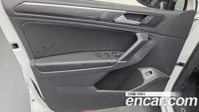 Volkswagen Tiguan 2018 — Photo 21/32