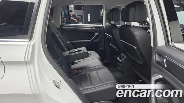 Volkswagen Tiguan 2018 — Photo 29/32