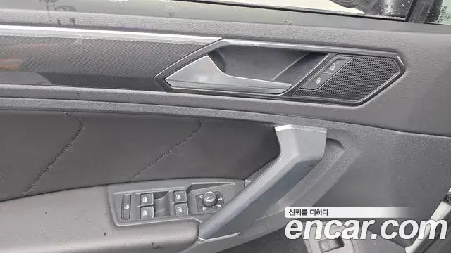 Volkswagen Tiguan 2018 — Photo 20/32