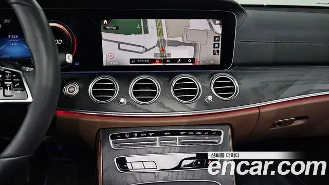 Mercedes-Benz E-Class 2023 — Фото 12/20