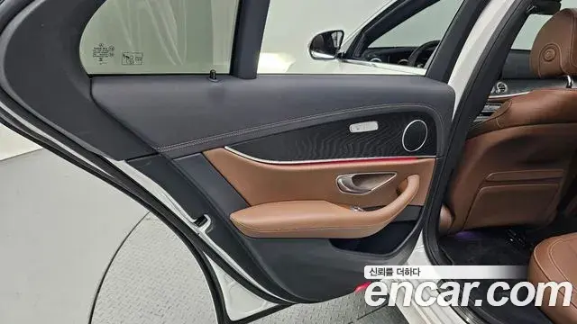 Mercedes-Benz E-Class 2023 — Şəkil 7/33