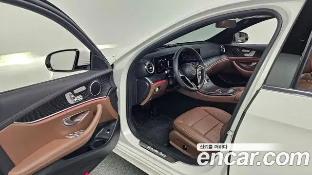 Mercedes-Benz E-Class 2023 — Şəkil 17/33