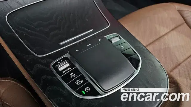 Mercedes-Benz E-Class 2023 — Şəkil 18/33