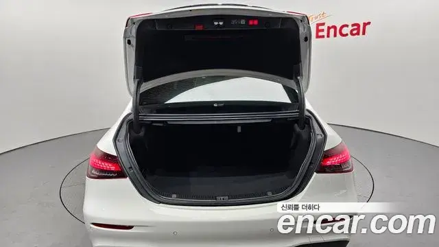 Mercedes-Benz E-Class 2023 — Şəkil 23/33