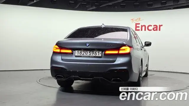 BMW 5 Series 2018 — Şəkil 12/20