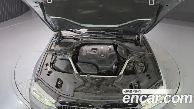 BMW 5 Series 2018 — Şəkil 9/20