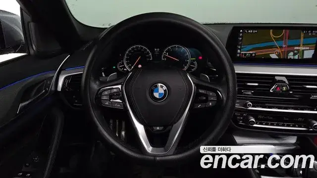 BMW 5 Series 2018 — Şəkil 10/20