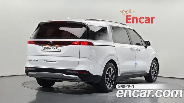 Kia Carnival 2021 — Photo 28/30
