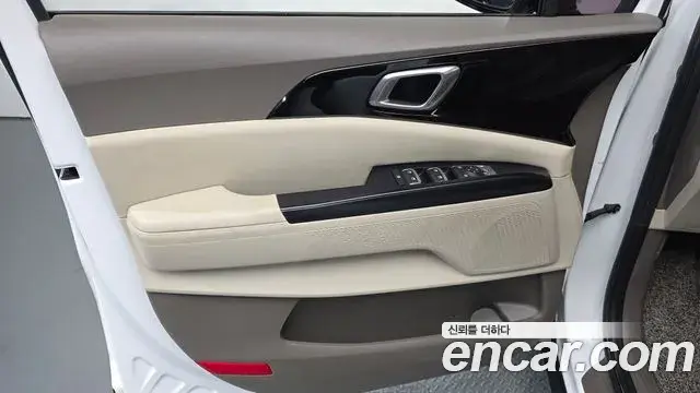 Kia Carnival 2021 — Photo 27/30
