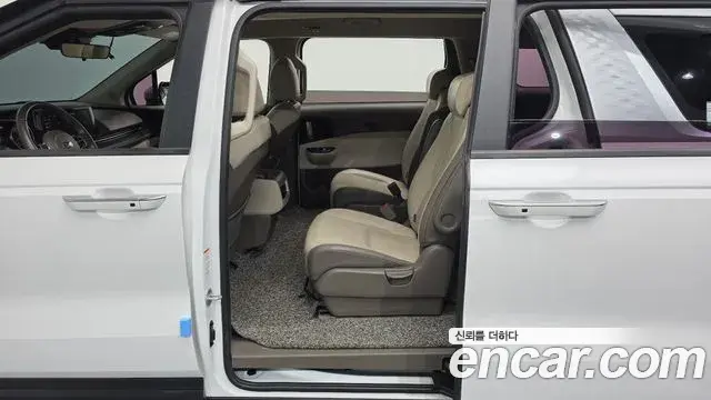 Kia Carnival 2021 — Photo 15/30