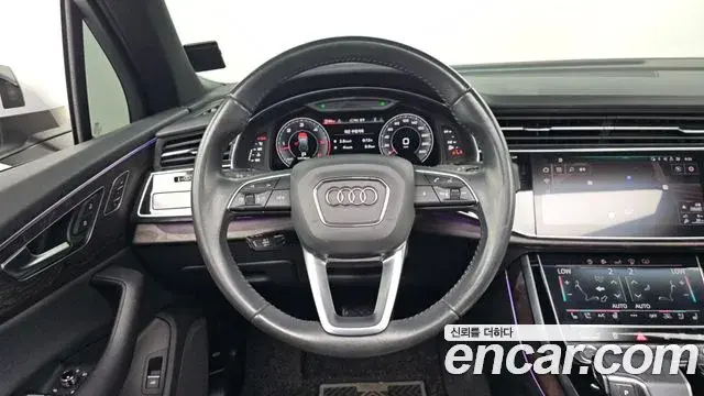 Audi Q7 2020 — Şəkil 16/34