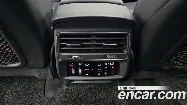 Audi Q7 2020 — Şəkil 10/34