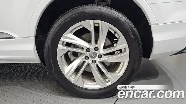 Audi Q7 2020 — Şəkil 18/34